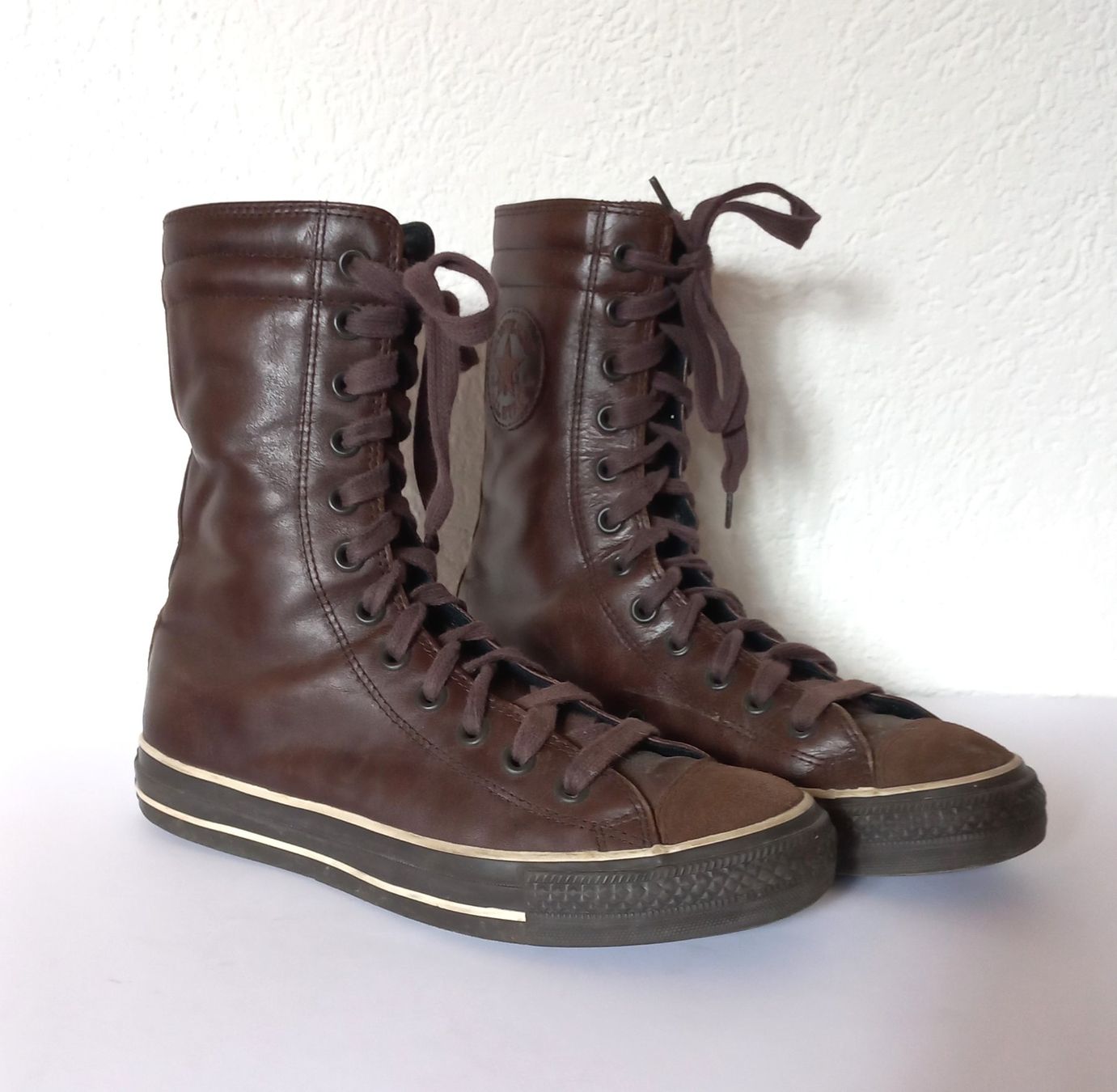 Converse Scarpe da donna: Converse High-Top-Sneaker Leder Gr. 39,5 – Usato da Bévilard venduto da belkin