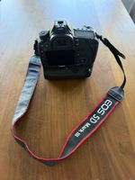 Kamera Canon EOS 5D Mark III mit Batteriegrif