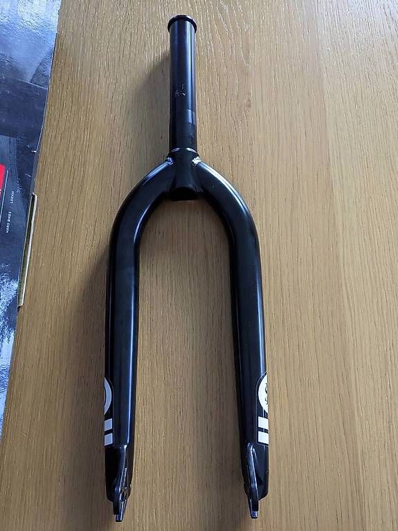Forchette: Haro SD V3 Fork, Dennis Enarson Signature, 32mm Offset, NEW – Usato da Bulle venduto da greg_zt 4