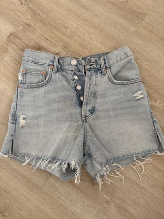 Coole MNG Jeans Shorts, hellblau, Grösse 32, Top Zustand!