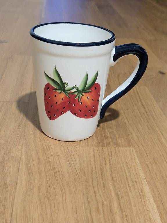 Tazze: Grosse Erdbeertasse – Usato da Birsfelden venduto da L.L.CoolBean
