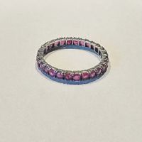 Eleganter Silberring mit Rubinen