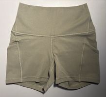 Sport Shorts von CRZ Yoga, Olivgrün, XS - Neu mit Etikett