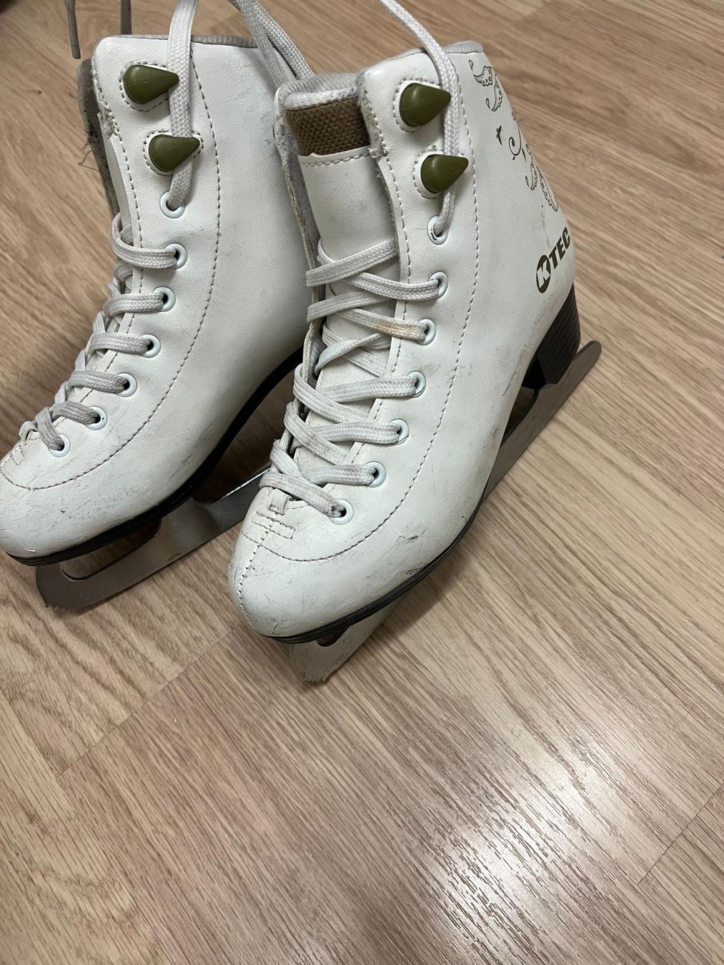 Pattini da ghiaccio: Eiskunstlaufschuhe K-TEC weiss Grösse 35 – Usato da Sargans venduto da magico_lazio 3