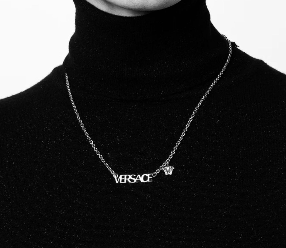 Versace Ketten: Versace Kette Schwarz neuwertig mit Box – Gebraucht aus Amriswil von Legacylegacy