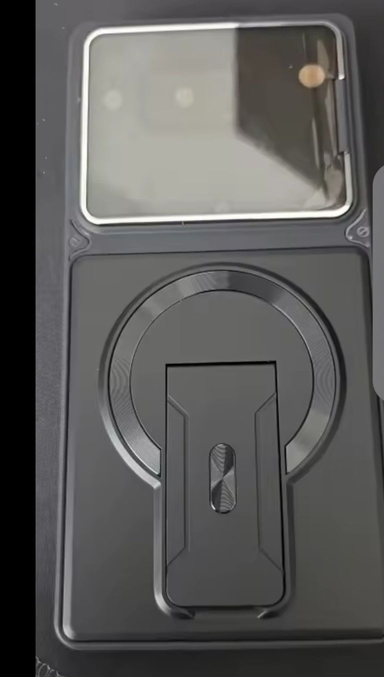 Samsung Cover & Protezioni schermo: Samsung S24 Ultra Hülle Schwarz – Nuovo e nell'imballaggio originale da Einsiedeln venduto da Acodi3004