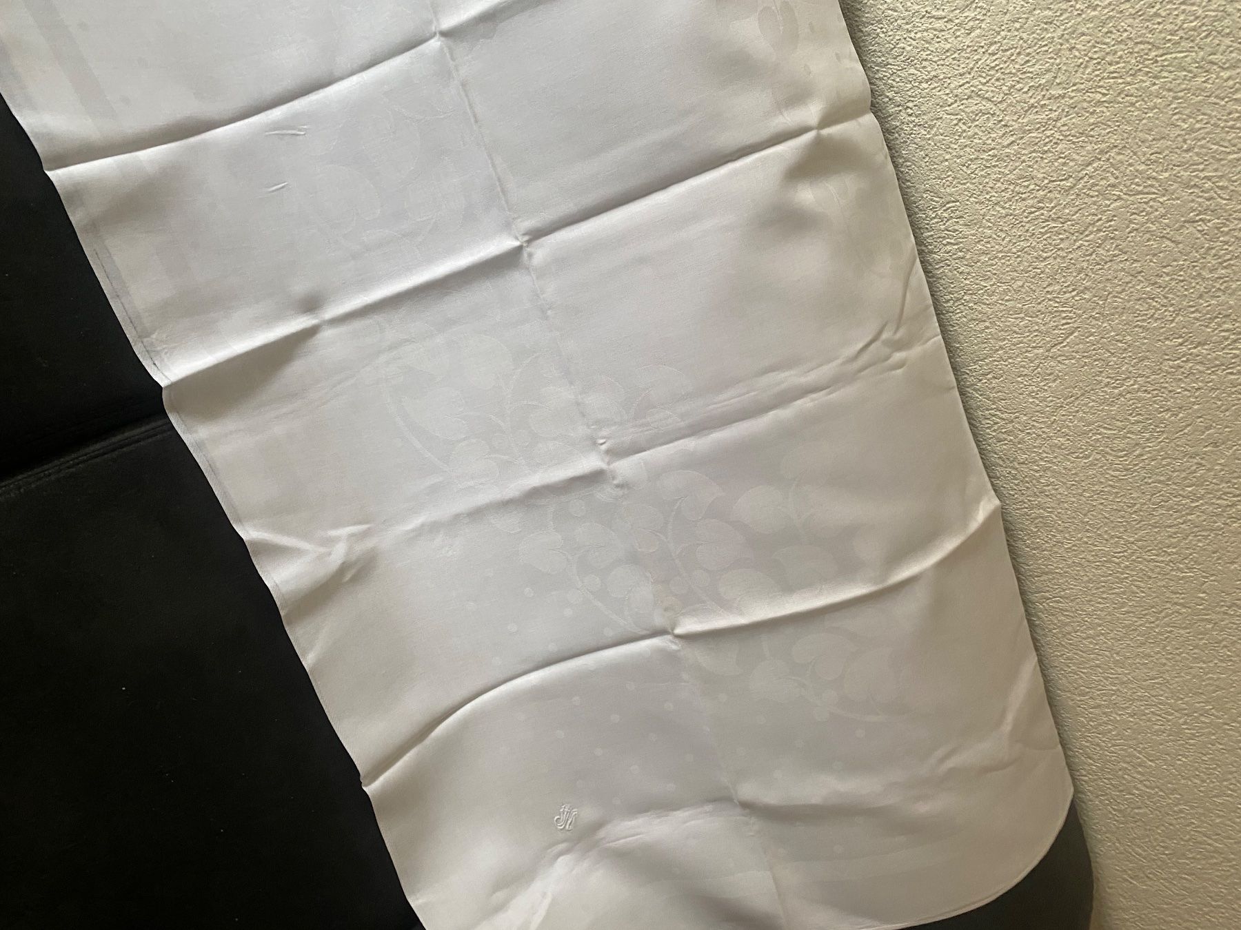 Altra biancheria da tavola: Tischdecke weiss mit Muster  ca  165x160cm – Usato da Allenwinden venduto da Obalu 1