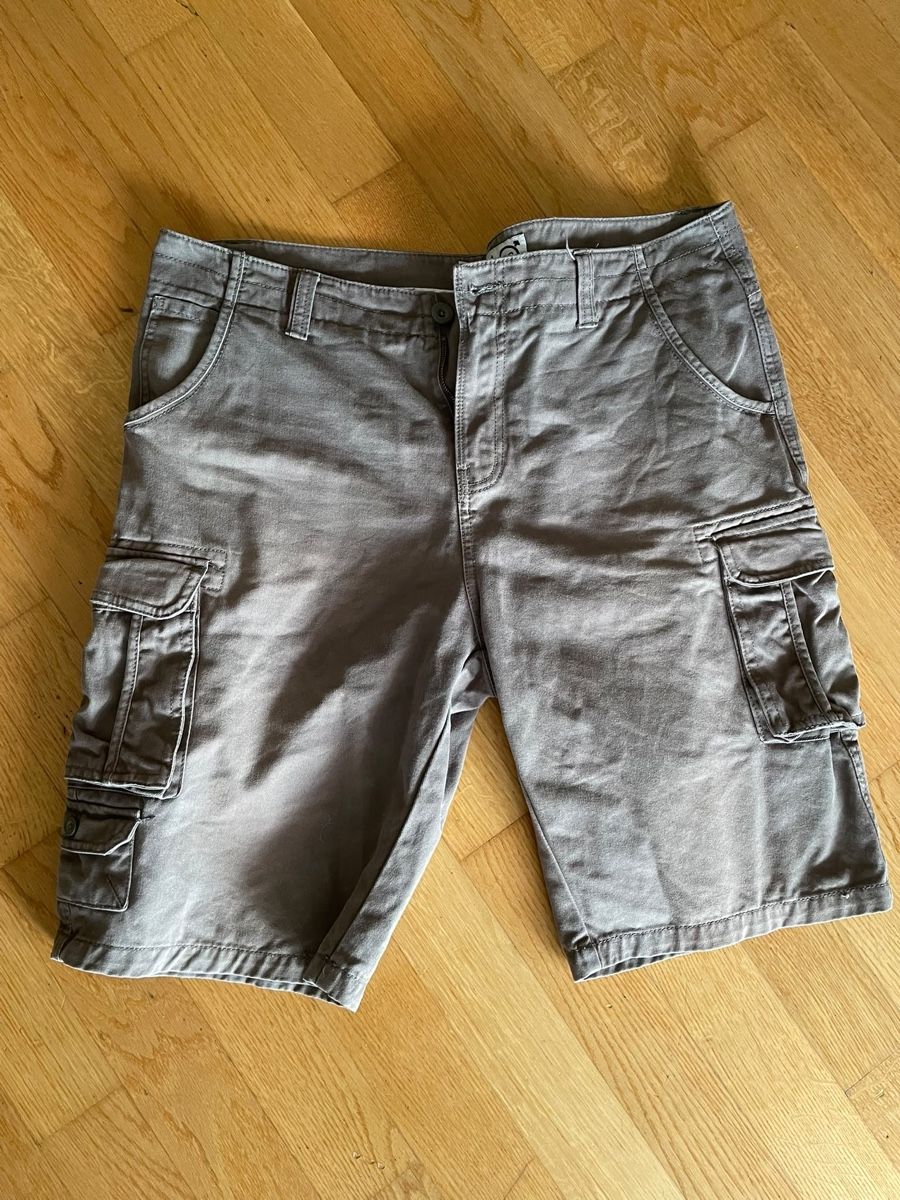 Pantaloni: 2x Herren Shorts Gr L – Usato da Buchrain venduto da Bygger31 1