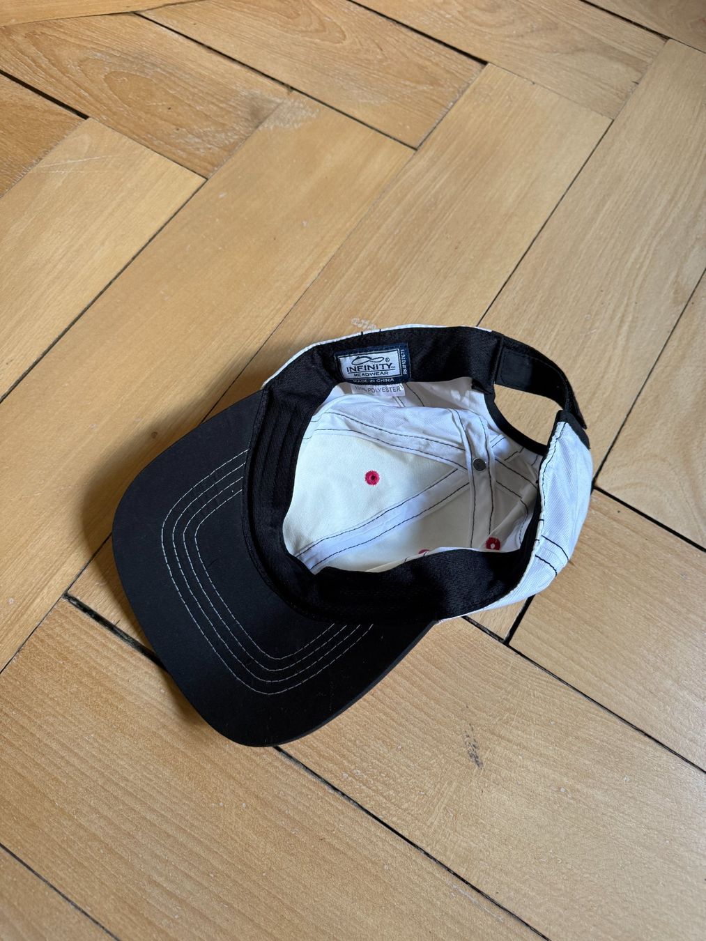 Hüte, Mützen & Caps: INFINITY - Mütze weiss sportlich – Gebraucht aus Zürich von Diazaio 1