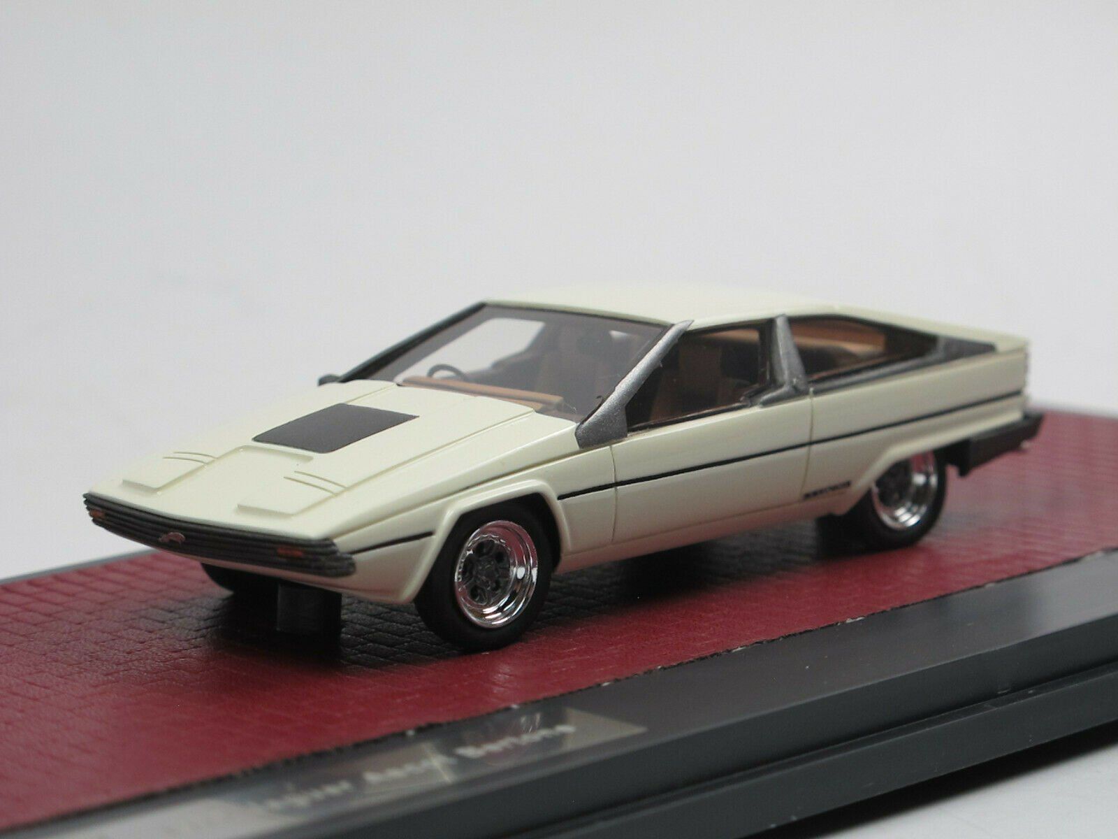 Jaguar Modellini d'auto: JAGUAR ASCOT BERTONE 1977 1:43 MATRIX – Nuovo e nell'imballaggio originale da Suhr venduto da Moebelsiralfred 2