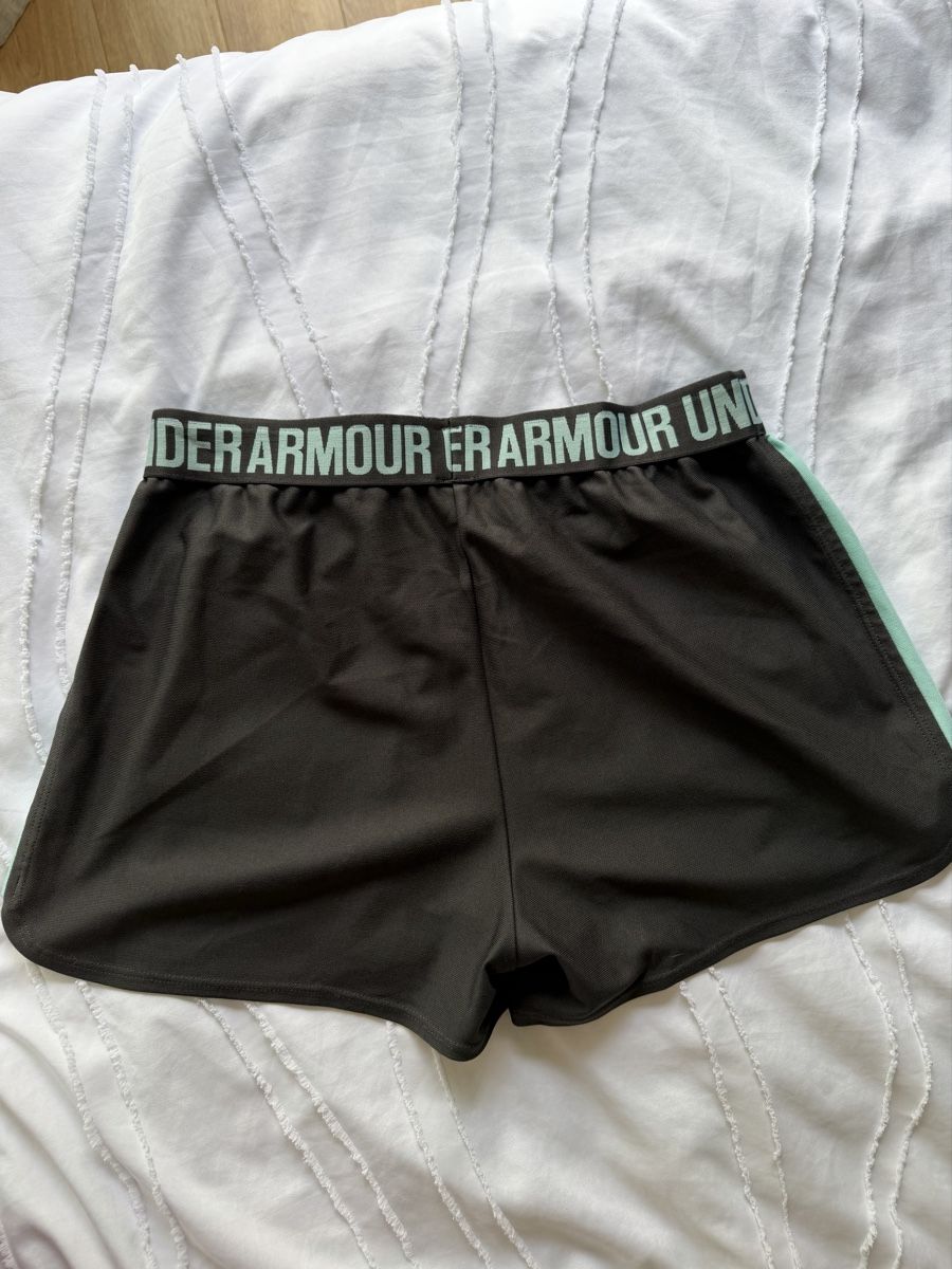 Under Armour Kleiderpakete: Short Under Armour – Gebraucht aus Eclépens von Lisa148900 1