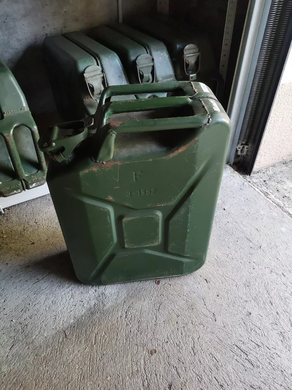 Schweizer Armee Taniche per benzina: Kraftstoff-Kanister – Usato da Sulz AG venduto da L_Heeb 2
