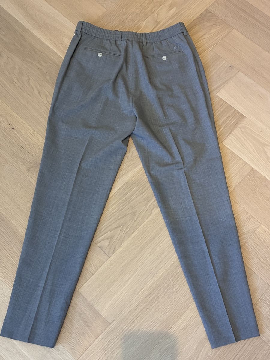 Lacoste Pantaloni: LACOSTE Herren Freizeithose Grau – Usato da Uitikon Waldegg venduto da hen_dricks 1