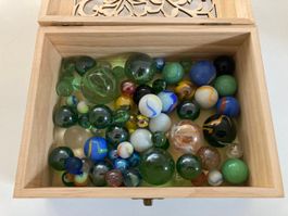 Boite en bois avec billes collection.