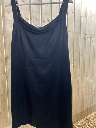 Kleid schwarz Grösse 36 100%Seide guter Zustand