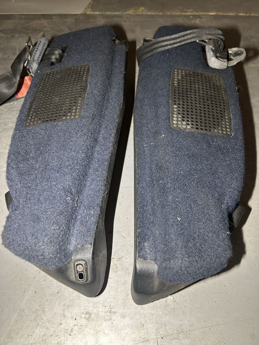 Volkswagen Tutti pezzi di ricambio auto: VW Golf 2 - Halter Hutablage Blau – Usato da Gampelen venduto da ste_r6hj 4