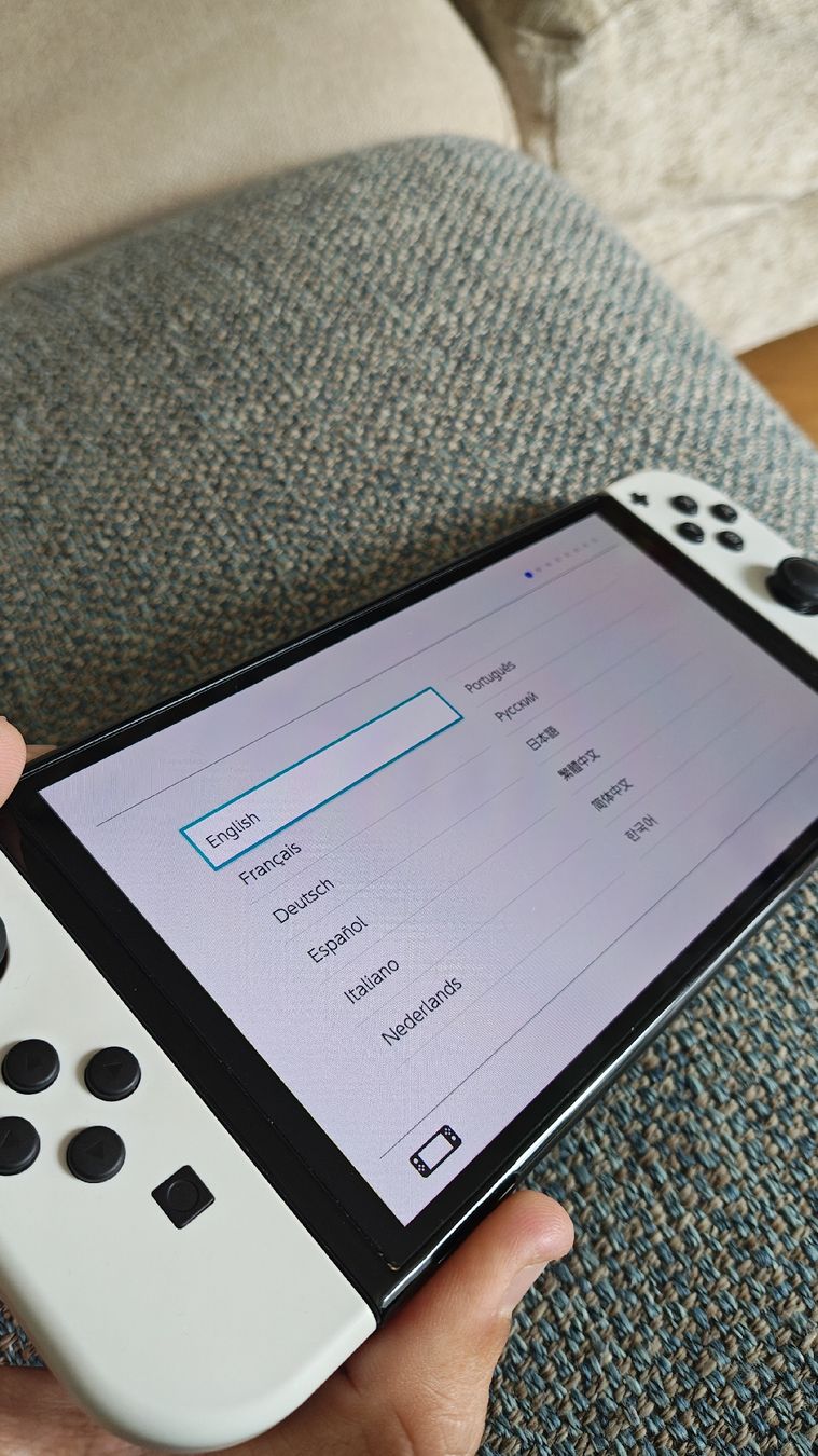 Nintendo Console: Nintendo Switch OLED Weiss + Etui AB 1 CHF – Usato da Montagnola venduto da mattbert86 2