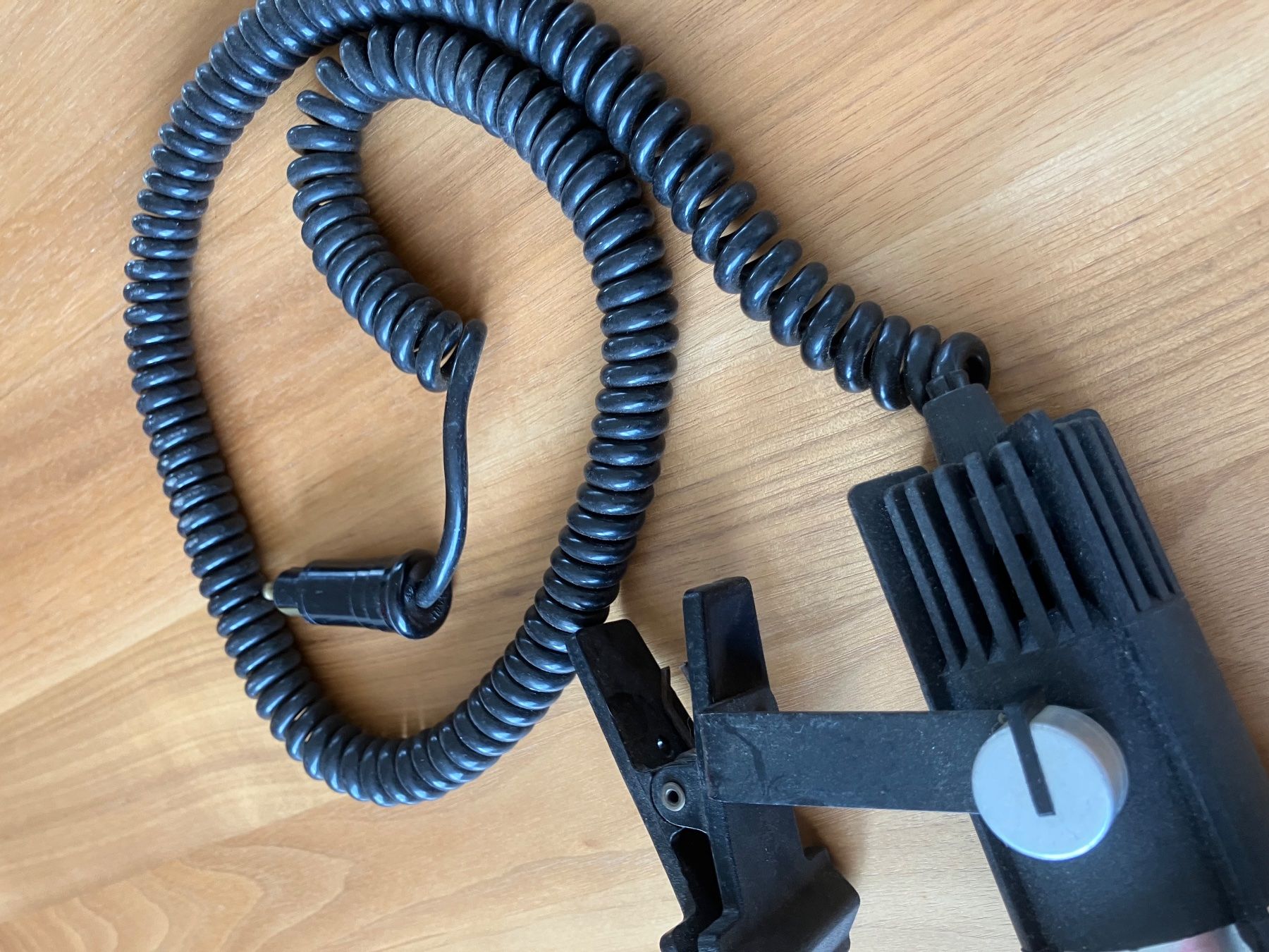 Lampade: Vintage Klemmspot / Lampe mit Spiralkabel, Schwarz 12Volt – Usato da Dintikon venduto da 51rh 2