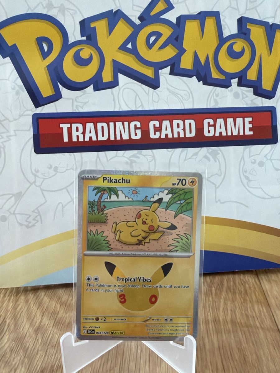 Pokémon Sammelbilder & Trading cards:  Pikachu 043/128 -30th- EN- NM – Neu (gemäss Beschreibung) aus Sirnach von D.SecondChance