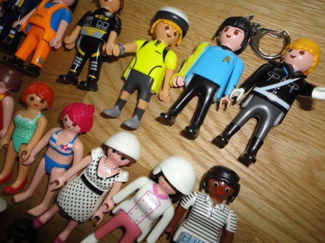 Playmobil Giocattoli: PLAYMOBIL 27 X FIGUREN – Usato da Teufen AR venduto da Donschabl 5