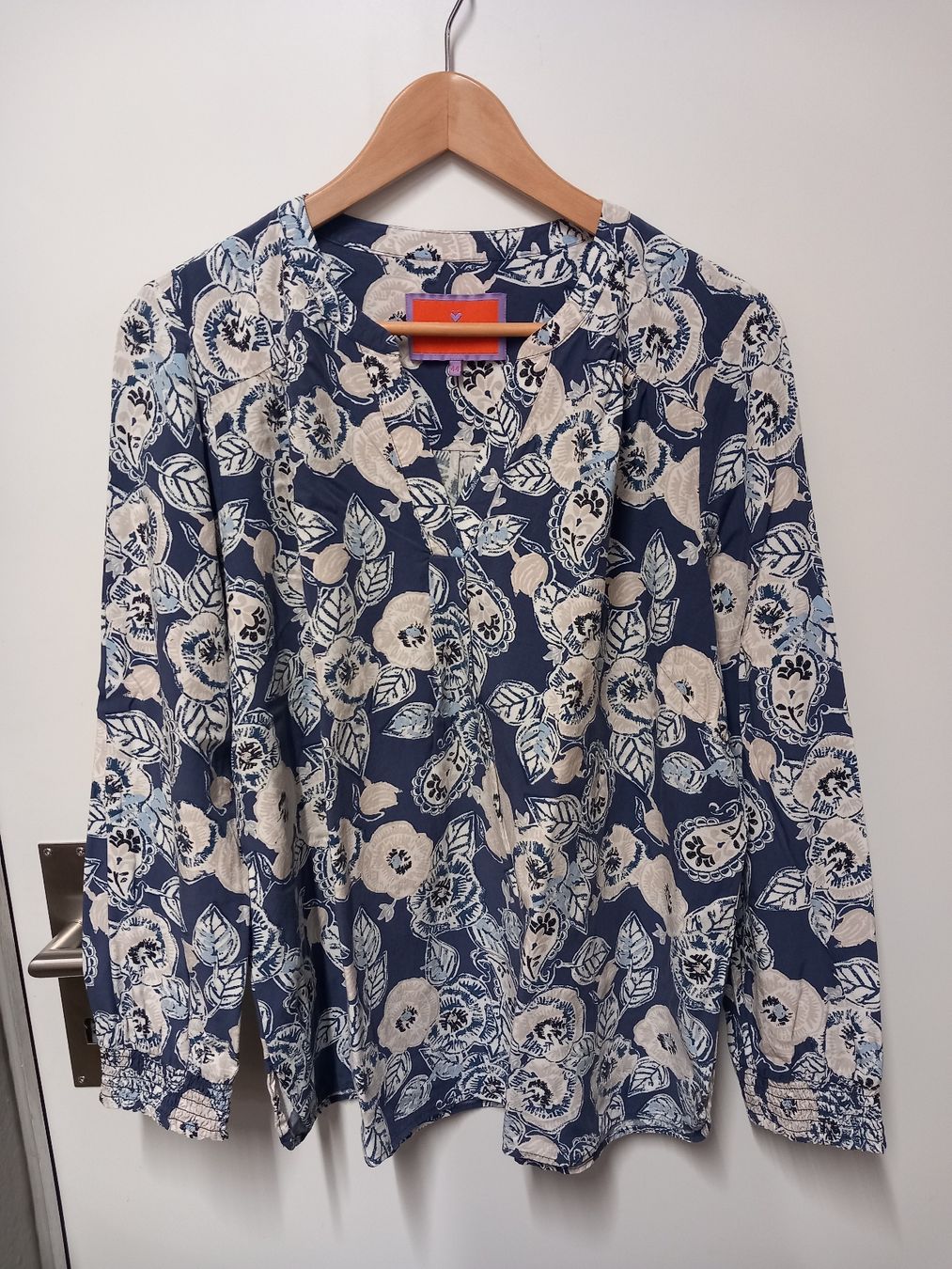 Lieblingsstück Blusen: Lieblingsstück Viscose Bluse Gr.45, schönes Muster – Gebraucht aus Gwatt (Thun) von umwelt-brocki