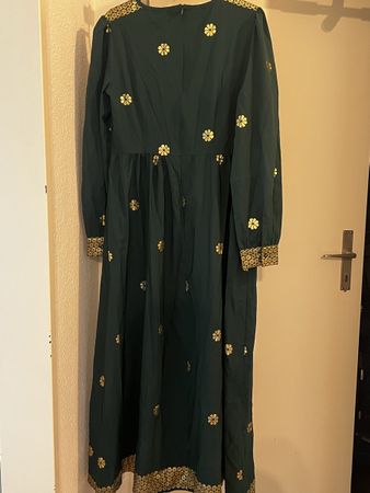 Dunkelgrünes Kleid mit goldenen Blumen neuwertig Grösse M
