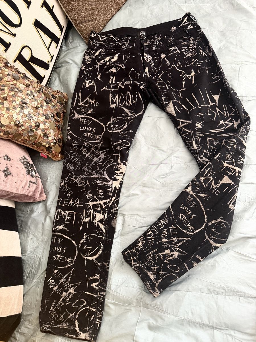 Alexander Mcqueen Jeans: ALEXANDER MCQUEEN Graffiti pants – Nuovo (secondo la descrizione) da Wermatswil venduto da Alkinoe 9