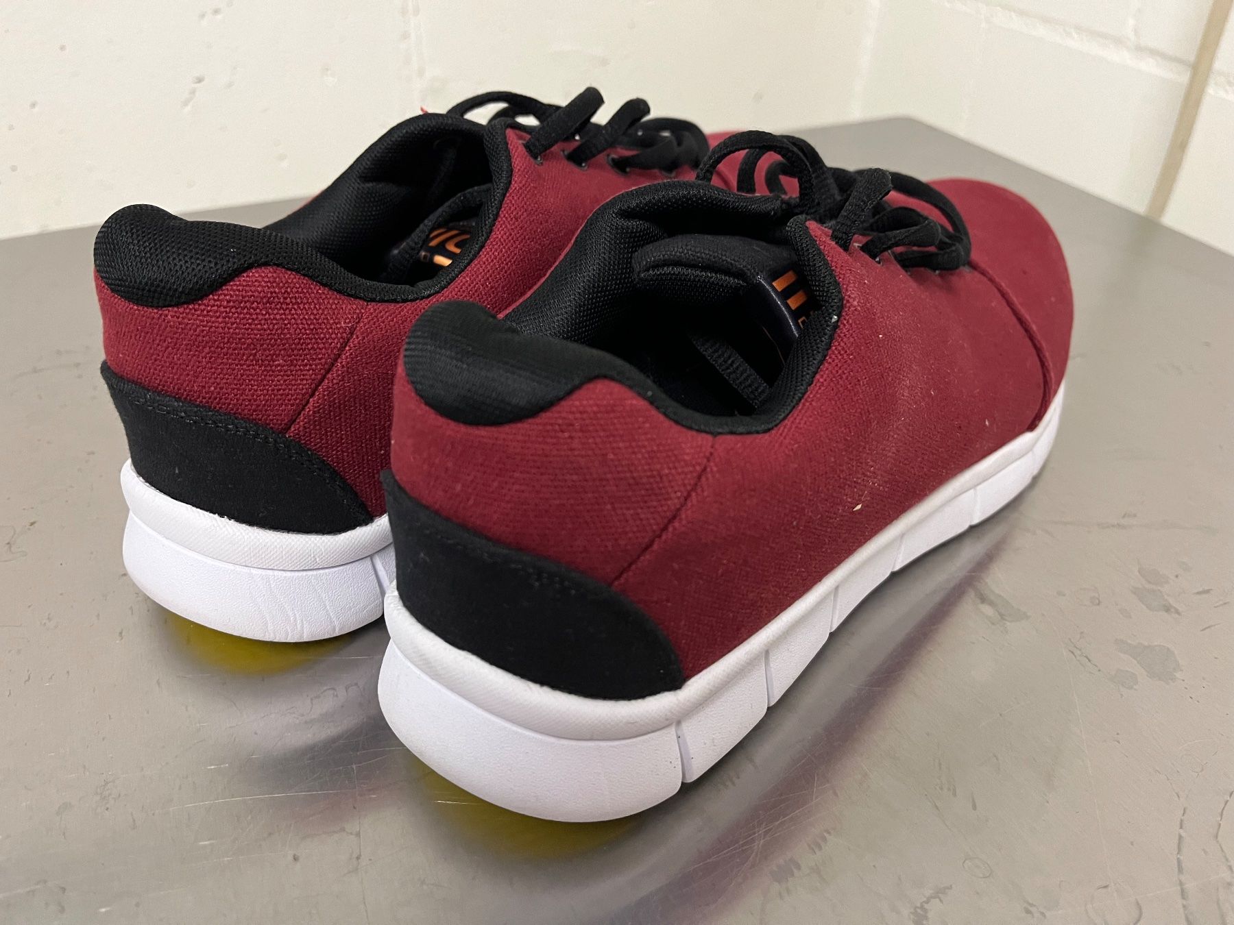 Chaussures hommes: NEU Oli sneakers 43 – Neuf avec emballage d'origine à Zürich par Ane-g 1