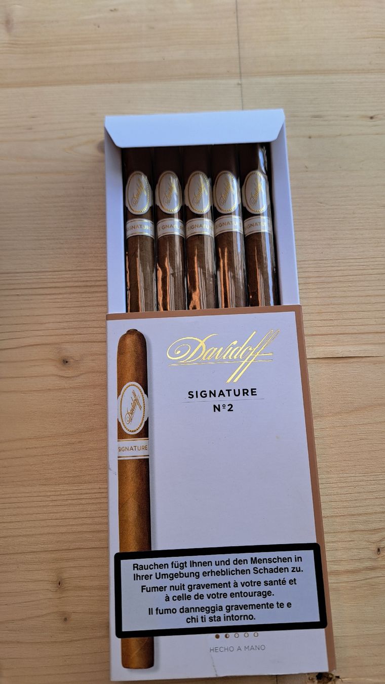 Davidoff Cigares: Davidoff Zigarren/Zigaretten – Neuf avec emballage d'origine à Saanen par and_2k5y 1
