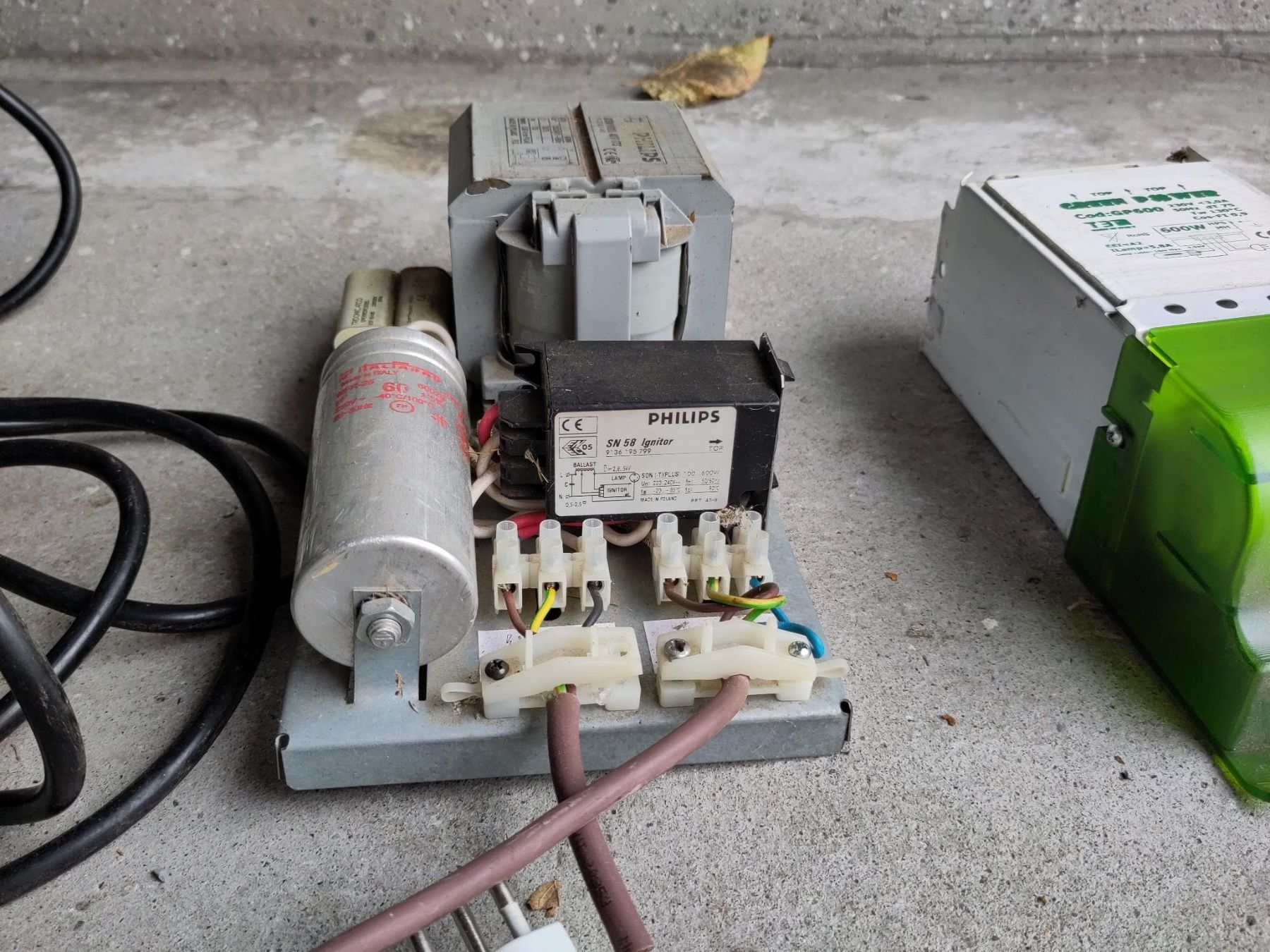 Alimentazione elettrica: Philips 600W Transformer for Lamps – Usato da Capolago venduto da Bomberz 1