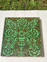 Antike Kachel, vintage, grün gemustert, Nelken, ca. 21x21 cm