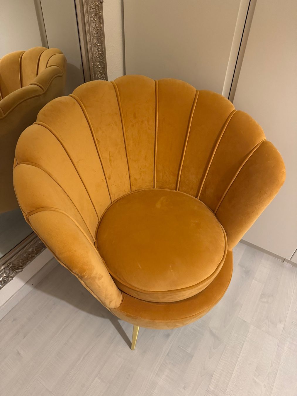 Poltrone: Sessel senfgelbem Samt – Usato da Winterthur venduto da Anilarab 1