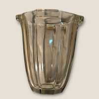 Elegant Glass Vase - Perfect for Spring Flowers!