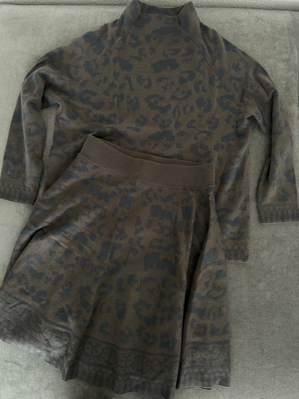 Vestiti: Schicker Look: Hemisphäre Pulli & Rock im Set – Usato da Wimmis venduto da rimnakit