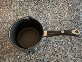 Neuer Kochtopf, Milchtopf mit Stiel Durchmesser 20 cm