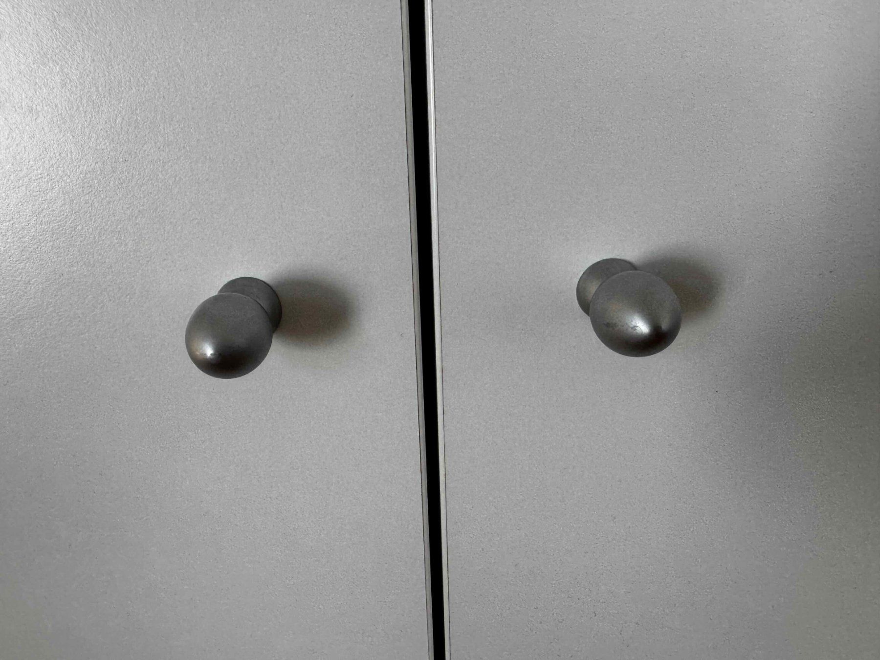 Interio Armadi: Kleiderschrank - Milo - Interio - Edelweiss - 3mx2.2mx0.59m – Usato da Zürich venduto da hemis 1
