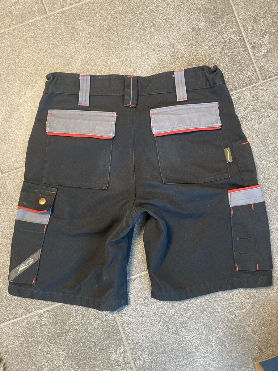 Wikland Pantaloni: Wikland Arbeitsshorts schwarz Grösse 40  – Usato da Gunzwil venduto da AlliumUrsinum 1