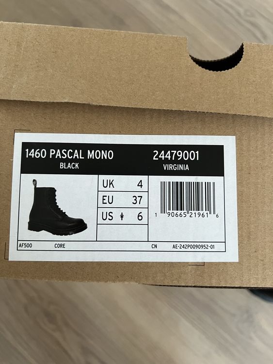 dr martens mono black pascal
