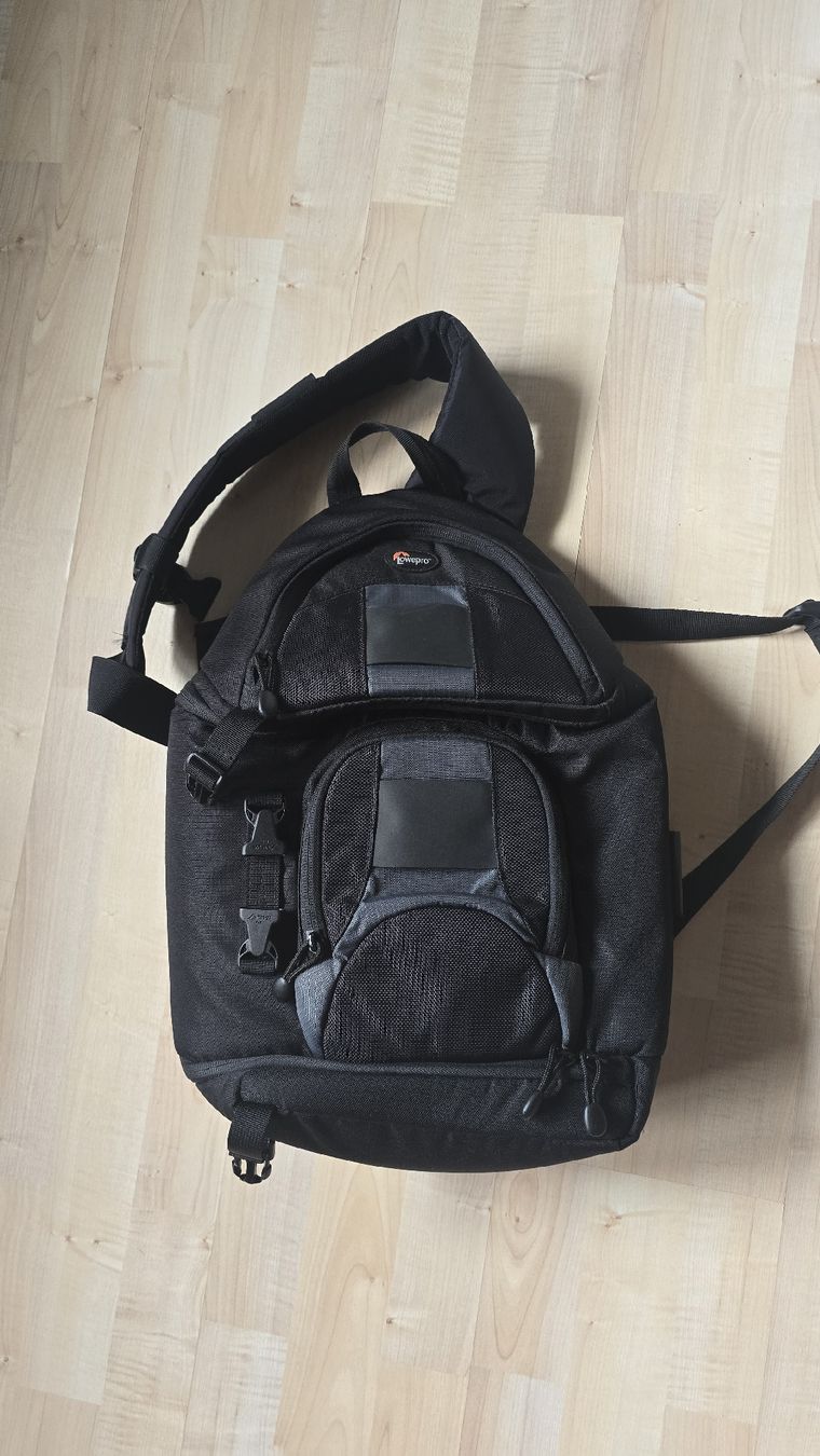 Zaini: Lowepro Tasche schwarz Slingbag  NEU – Nuovo (secondo la descrizione) da Dielsdorf venduto da hallo1