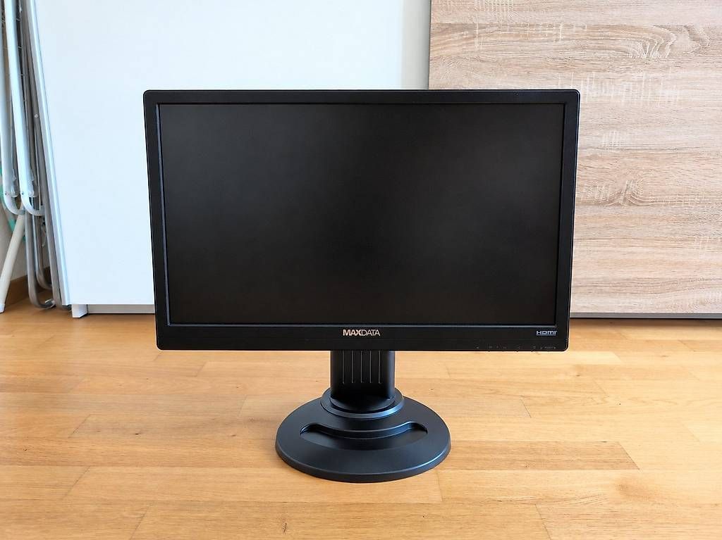 Monitore: MAXDATA Q22w 22" Monitor  HDMI / DVI / VGA inkl. Kabel – Gebraucht aus Luzern von distract