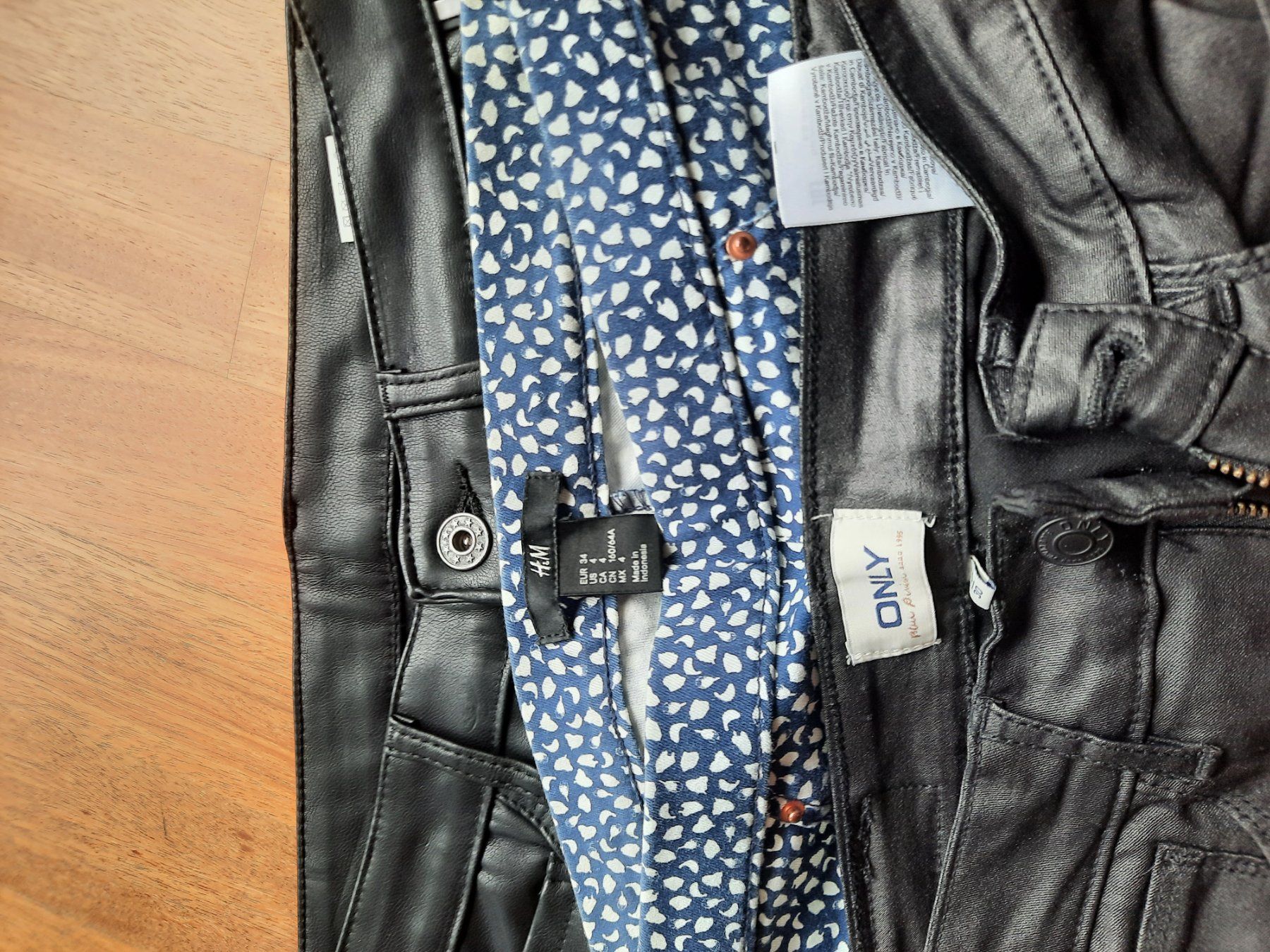 Lotti di vestiti: 3 Damen Hose Gr.34 - ein Preis ! – Usato da Buchs SG venduto da miska01 1