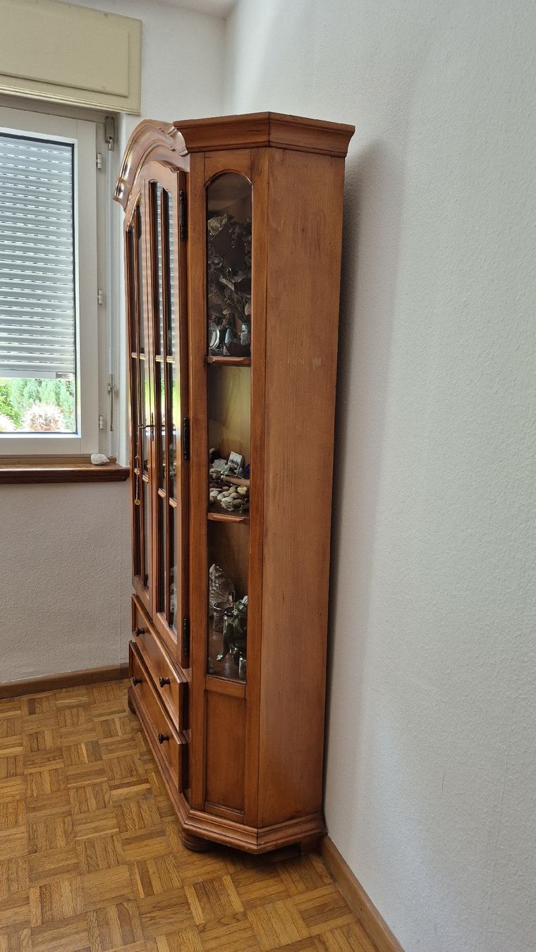 Vitrinen: Vitrine Holz mit Glastüren – Gebraucht aus Zürich von Knauelrockerin 1