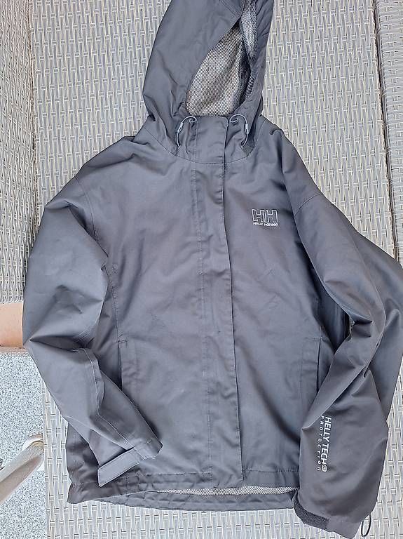 Jacken: Helly Hansen Regenjacke schwarz M – Gebraucht aus Frutigen von elle_nnam