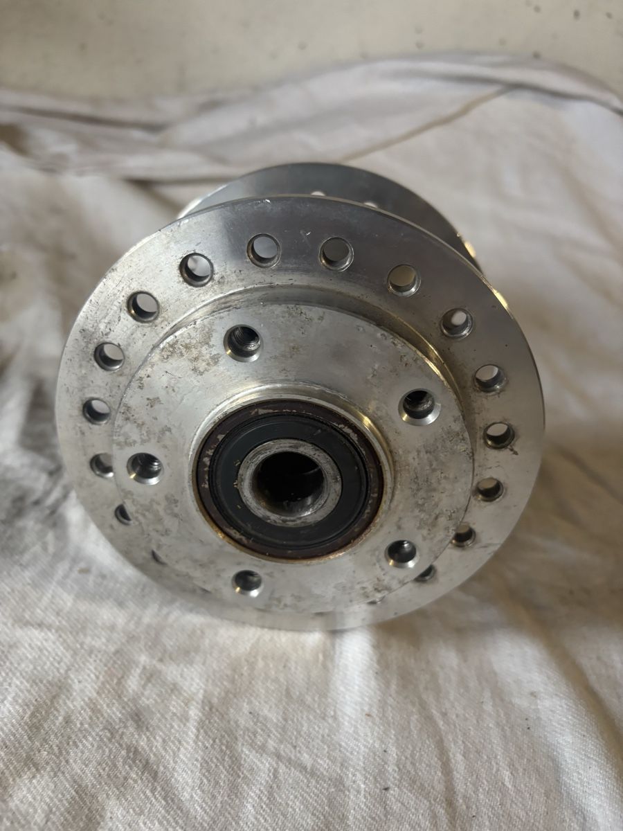 Harley-Davidson Alle Motorradersatzteile: Harley Davidson Radnabe mit doppelflansch – Gebraucht aus Schötz von Harley35 3