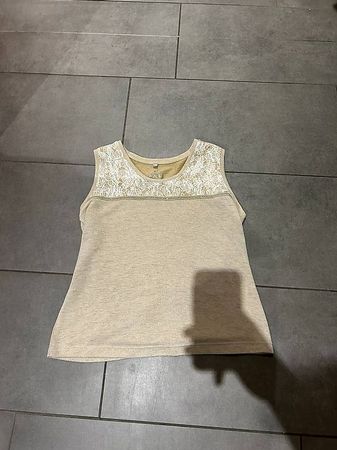 Beige Trägerbluse mit weisser Stickerei ( Grösse 38)