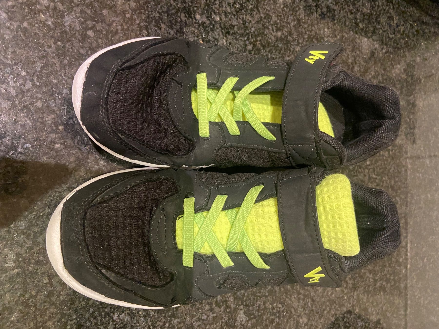 Scarpe per ragazzi: Baskets de gym en 34 – Usato da Thônex venduto da lespandas