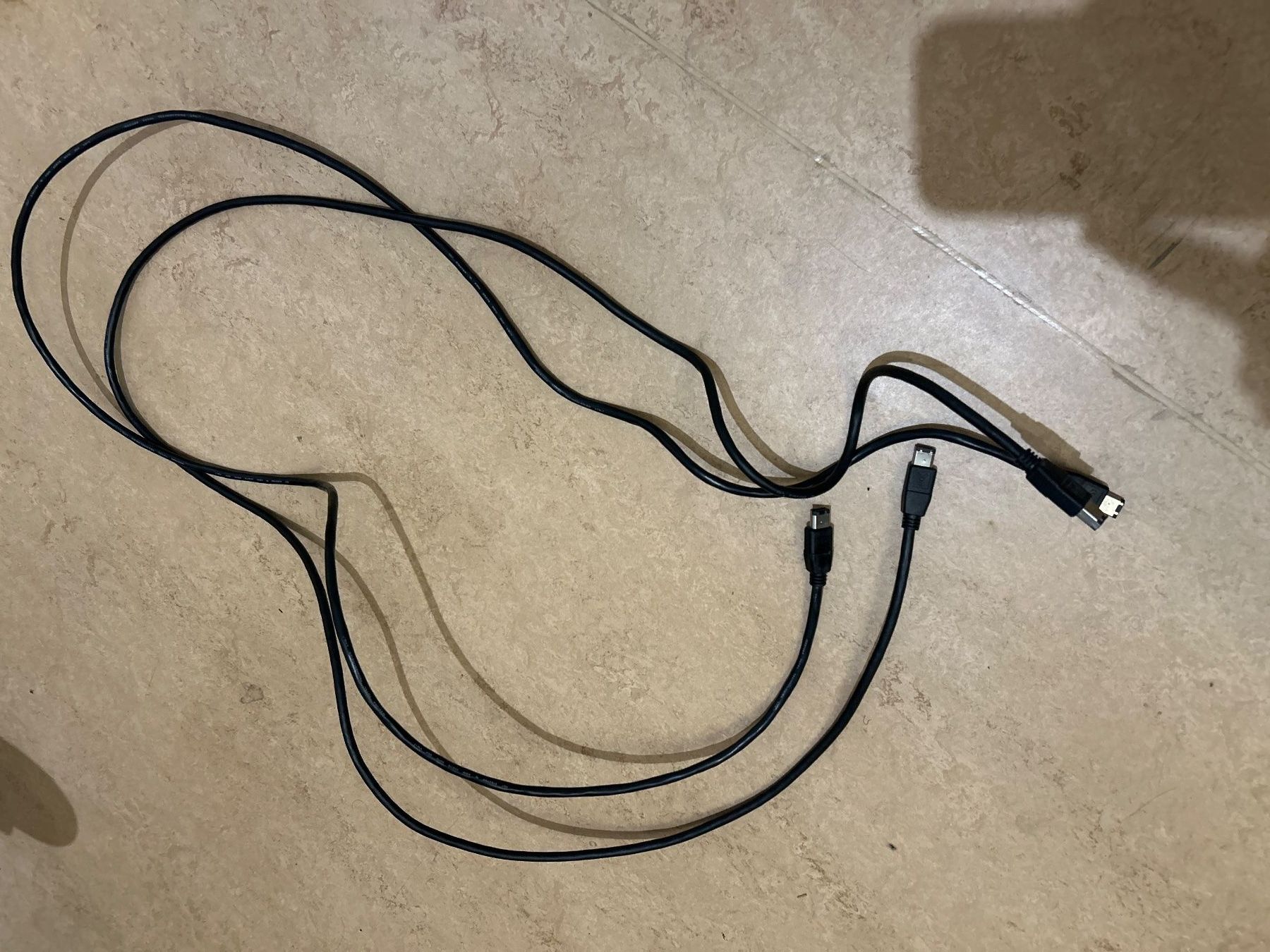Kabel: 2 Kabel- Firewire – Gebraucht aus Guntershausen von Gloominati