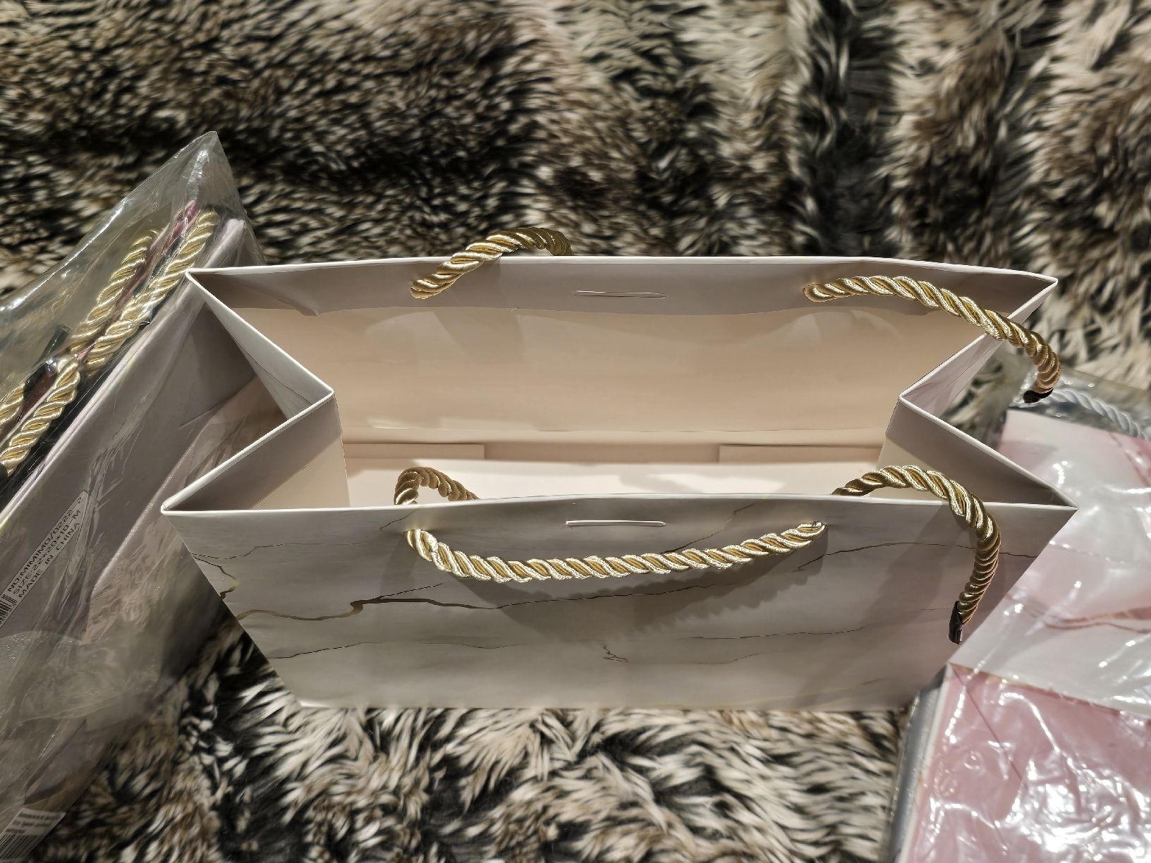 Borse da donna: Geschenktaschen Set Marmor Optik, 7 Stück – Nuovo e nell'imballaggio originale da Winterthur venduto da Rumpunzelchen 1
