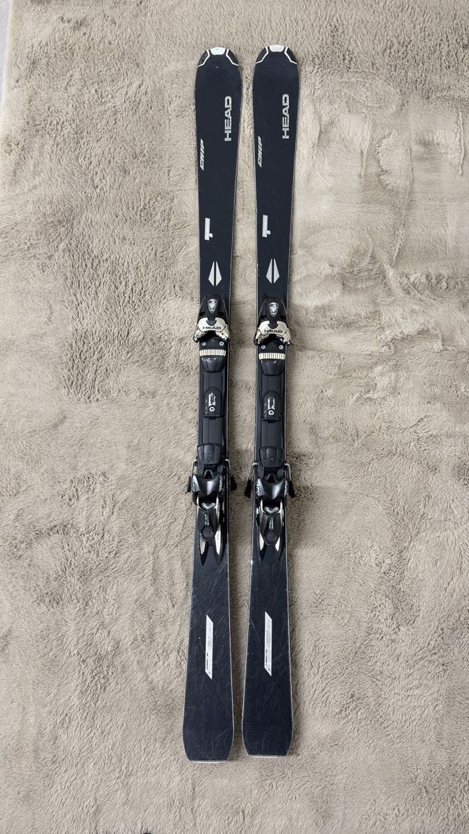Head Skis: Head Chip Carving Ski mit Bindung schwarz gebraucht – D'occasion à Dietlikon par kickboxer_999