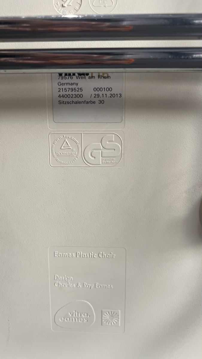 Vitra Stühle: 1 Vitra Plastic Chair, Schale offwhite – Gebraucht aus Triengen von chouchou88 2